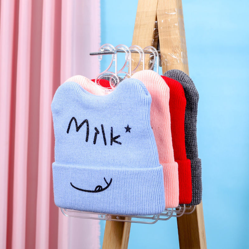 رف عرض قبعة بسيط للأطفال والكب - مراجعة Baby Clothing Hanging Rack وسعره